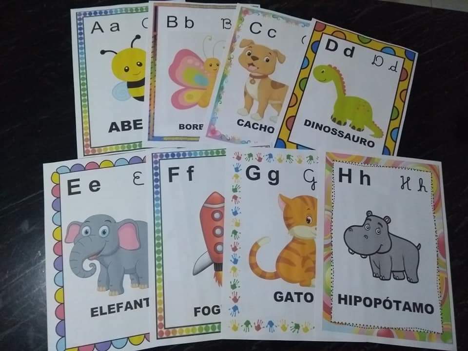 Alfabeto ilustrado para parede